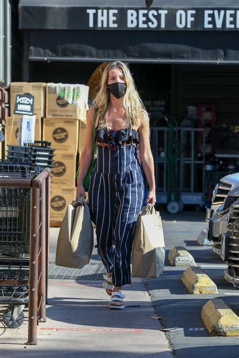 Annabelle Wallis Makes A Grocery Run Near Her Home In Los Feliz 19