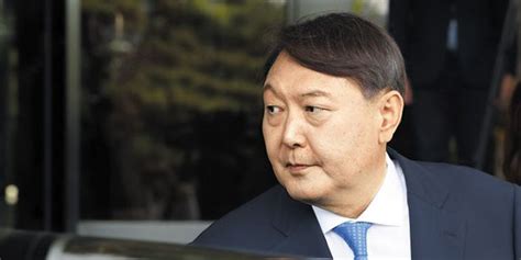 윤석열 전 검찰총장이 5·18 민주화 운동의 상징성을 가진 김종배 전 민주평화당 의원을 만나기 위해 오는 7월 광주를 찾을 예정인 것으로 25일 확인됐다. lakepurity: 북괴군 장교아들 간첩 문재인 "검찰 수사권 박탈은 ...