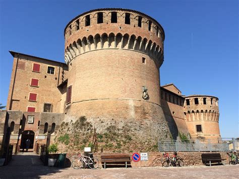 Dagli appennini alla pianura, fino alla riviera. Italien-Emilia Romagna-Dozza