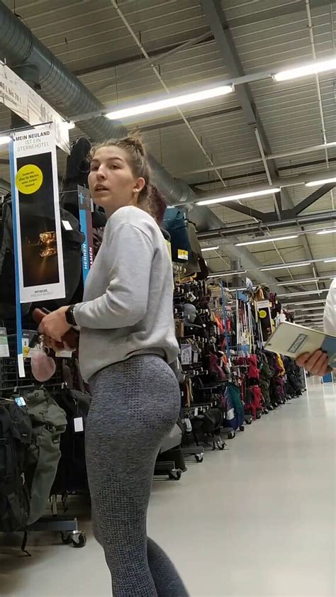 Teen With Very Nice Bubble But Vpl In Grey Leggings Video Spandex