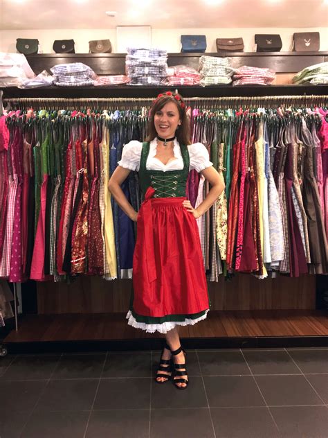 Brautmode ist genauso wie jede andere mode gewissen trends unterlegen. Dirndl Lilly günstig online kaufen bei Trachten Angermaier ...