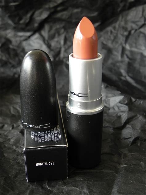 Peluncatan MAC Nude Lipsticks For Women Of Color WOC