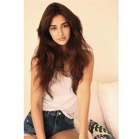 Disha Patani Flaunts Toned Figure In Stylish Crop Top And Denims See The Diva Ace Her Casual