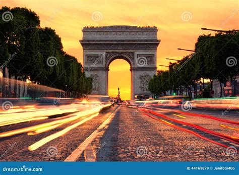 Arc De Triomphe Au Coucher Du Soleil Image Stock Image Du Europe