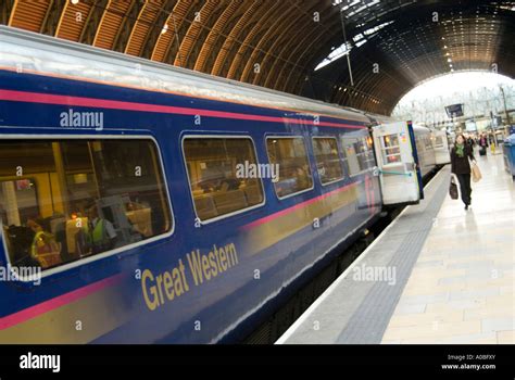 First Great Western Train At Paddington Station London England Uk Stock