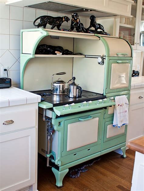 Vintage is in, so get creative with these retro kitchen appliances. Green Style: The Prettiest Wedgewood Stove | Vintage ...