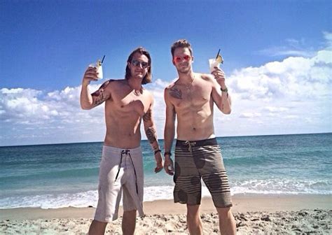 beach fun brian kelley and tyler hubbard friends me katie country music artists country singers