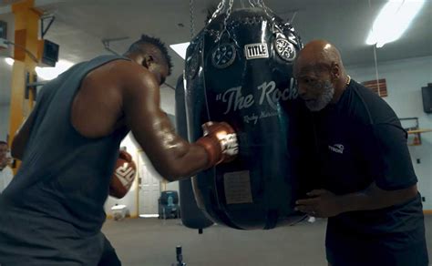 Mike Tyson hizo una valoración de las habilidades boxísticas de Francis