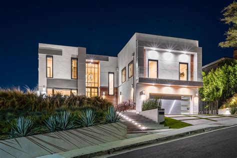 Modern Mansion Luxury Home in Hills — Ventra7