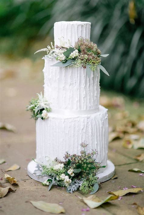 30 Stunning Ways to Infuse your Wedding with Greenery - Chic Vintage