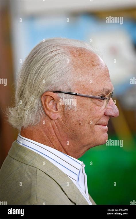 Hm King Carl Xvi Gustaf Visits Zaatari Refugee Camp Jordan November