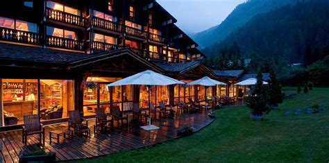 Located in genting highlands, 13 km from first world plaza, geo resort & hotel provides accommodation with a. Ski Hotel in Chamonix : ski-in ski-out hotel & ski resort ...