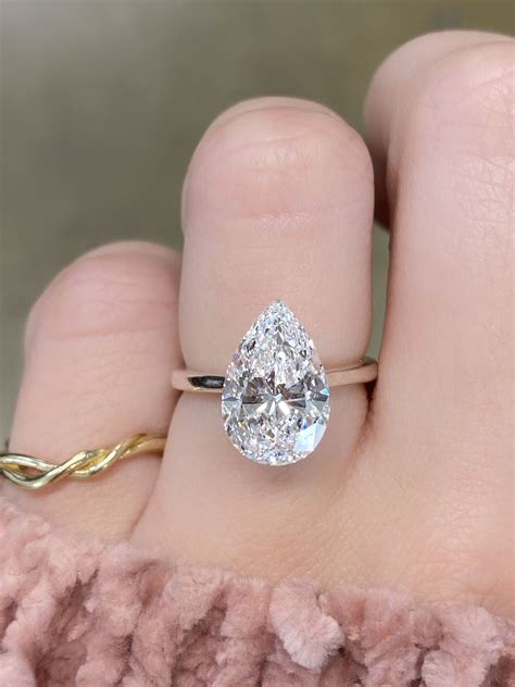 Teardrop Solitaire Engagement Rings