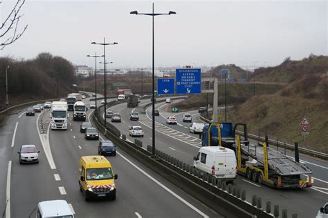 Vous souhaitez savoir si le trafic est fluide. Rhône. Info trafic: accident sur l'A46 vers Paris ...