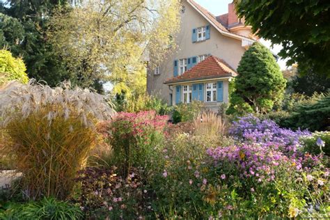 Spazierwege, naturerlebnis, gartenräume, staudengarten, information : Die goldene Jahreszeit im Karl-Foerster-Garten | Garten ...