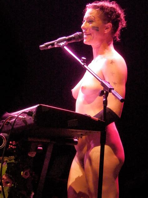 Naked Amanda Palmer Added By Rocanrolenen