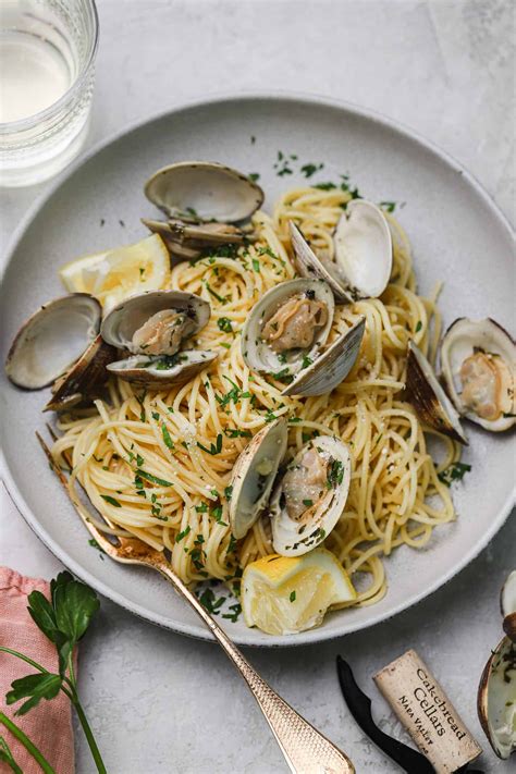 Spaghetti Alle Vongole Spaghetti With Clams Video Well Seasoned