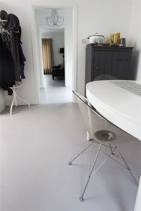 You can pour it straight onto the floor and use a roller to spread it around. Poured Resin floor (With images) | House flooring, Lounge ...