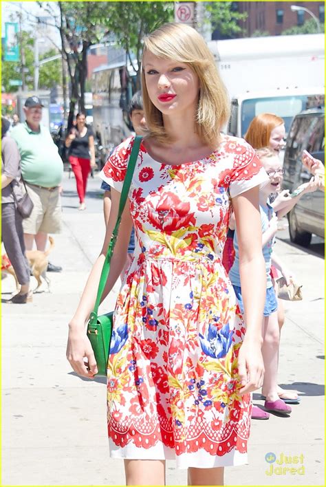 Everything Is Coming Up Rosy For Taylor Swift Photo 687899 Photo