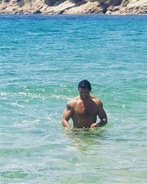 Kelly Ripa Shares Throwback Photo From Her Honeymoon With Baby Face