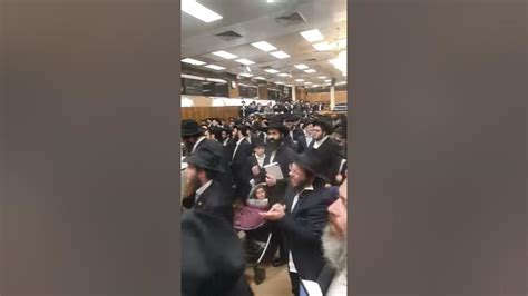 Hasidim Dancing And Singing In Brooklyn Youtube