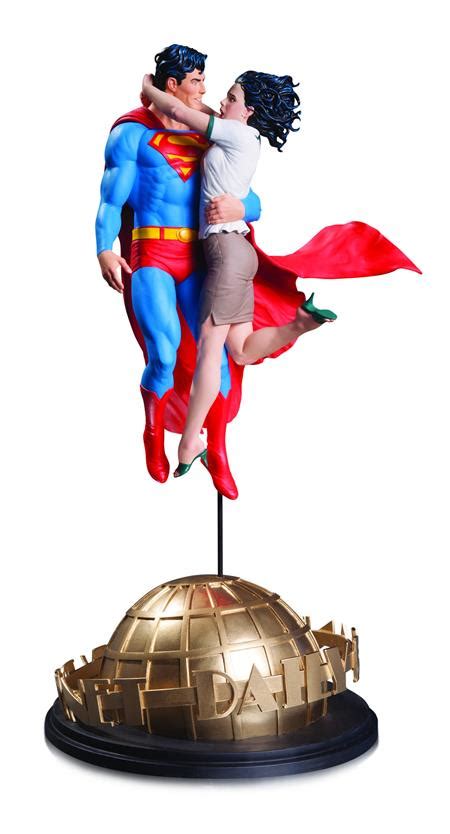 Dc Designer Ser Superman And Lois Lane By Frank Statue Discount Comic