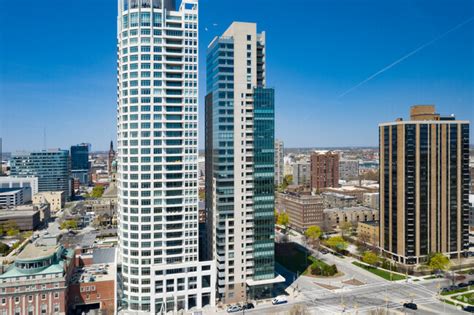 Welcome to mission hills apartments. Kilbourn Tower Apartments For Rent in Milwaukee, WI ...
