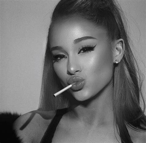 Pin By ράνια γκλαβά On Holographic And Other Things Ariana Grande