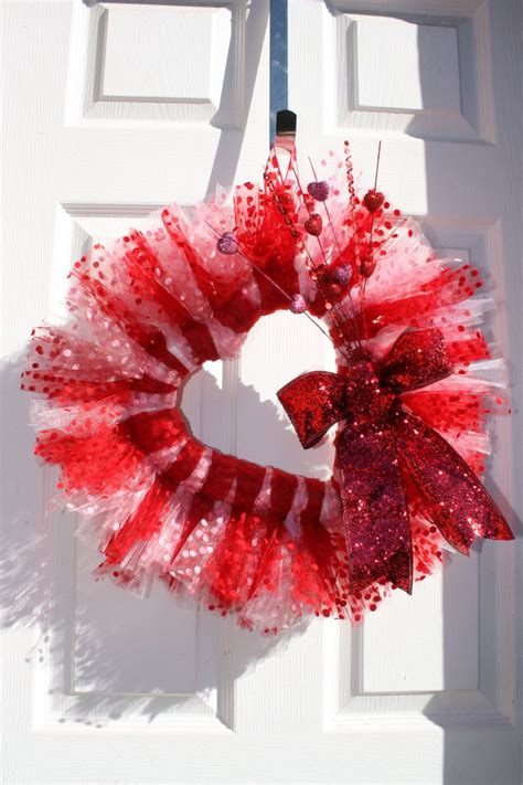 Patriotic wreath made with glitter tulle. Pin on Crafts