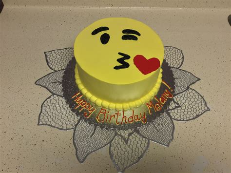 Emoji Kissy Face Cake Tres Leches And Strawberry Emoji Cake Kids