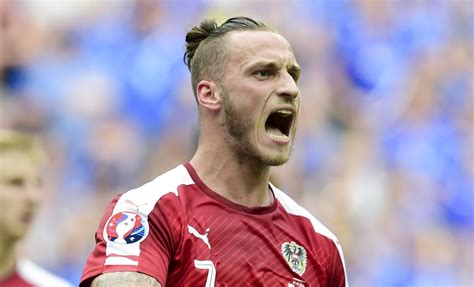 Dopo aver segnato la rete, arnautovic si è rivolto in malo modo nei confronti di alioski, insultandolo: Offese Arnautovic Alioski, la UEFA ha deciso: l'austriaco ...
