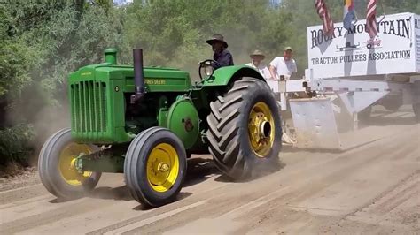 Antique John Deere Tractor Pulling The Last 20 Or 30 Feet Youtube