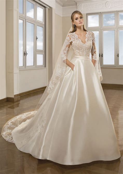 Schon als kleine mädchen träumen viele frauen von ihrem zukünftigen hochzeitskleid. CALMA | Hochzeitskleid, Kleider hochzeit ...