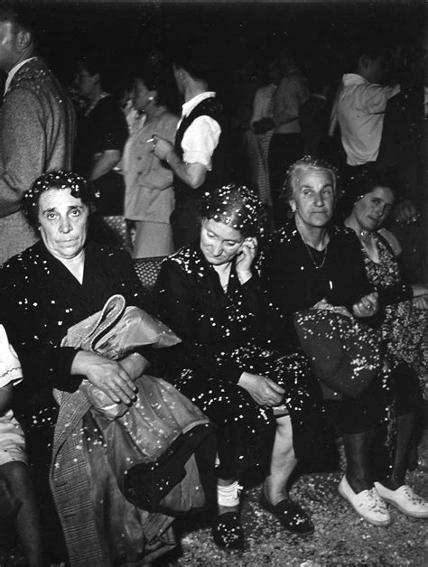 black and white vintage photography robert doisneau fairground festivals la fête 1950