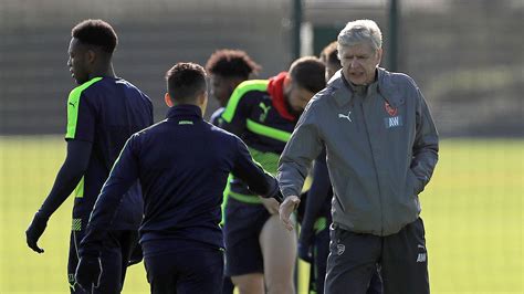 Alexis Sanchez And Arsene Wenger Shake Hands Ahead Of Arsenal V Bayern Football News Sky Sports