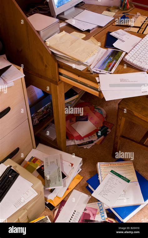 Disorganized Desk Hi Res Stock Photography And Images Alamy