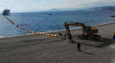 comienza el despliegue del sistema dos continentes el cable submarino de fibra óptica