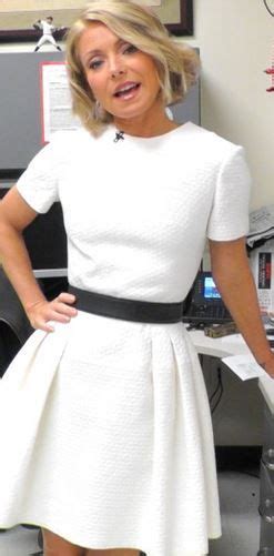 Who Made Kelly Ripas White Pleated Short Sleeve Dress Fashion