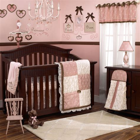 Namnet härleddes och inspirerades av döttrarna courtenay och catherine lowe. CoCaLo Daniella 8 Piece Crib Bedding Set at Hayneedle