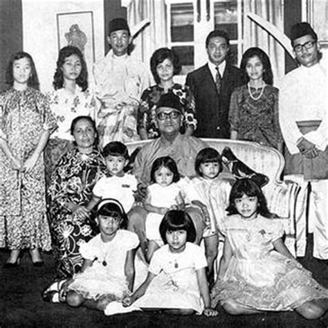 800 x 1148 jpeg 1082 кб. Keluarga Besar Almarhum Tunku Abdul Rahman Putra A… | Abg ...