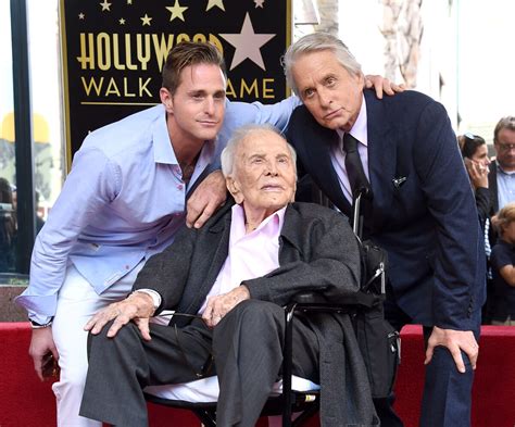 Knapp sieben jahre saß der michael douglas hat die missetaten seines sohnes selten beschönigt, cameron allerdings nie den rücken gekehrt. Michael Douglas's Son Comes Clean on Years of Drug Abuse ...