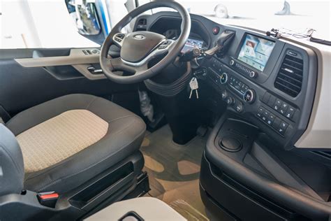Pictures Inside The Ford Trucks F Max Cabin Photos Pmv Middle East