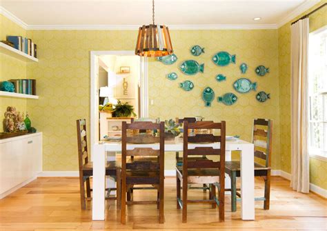 Decorative Plates On The Wall Of The Dining Room Small Design Ideas