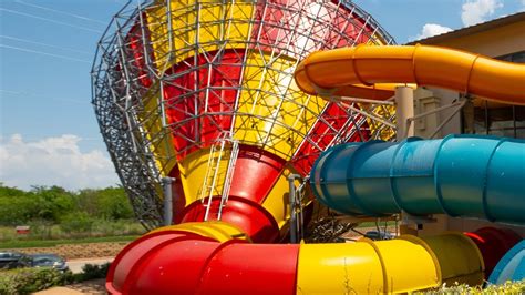 GIANT Howlin' Tornado Water Slide at Great Wolf Lodge Dallas - YouTube
