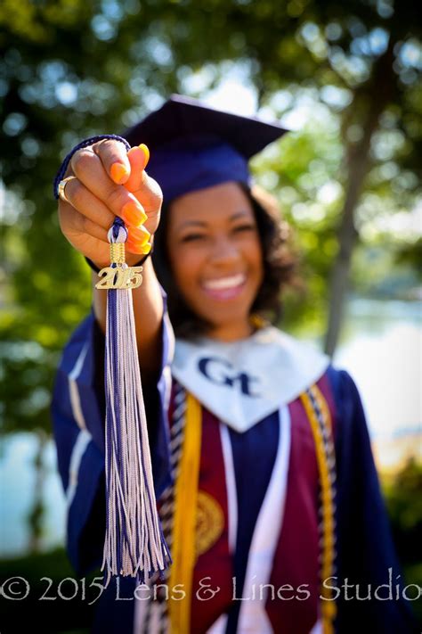 For your convenience, we take your cap & gown portraits at the same time as your senior portraits, but they are released in spring 2021, closer to graduation. Poses Graduation Picture Ideas In Cap And Gown - Viral and ...