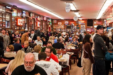 Is It Ok To Save Seats In A Crowded Restaurant