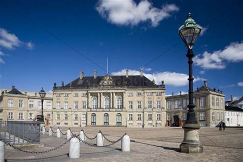 See more ideas about copenhagen denmark, denmark, copenhagen. Das königliche Schloss Amalienborg in Kopenhagen, Dänemar...