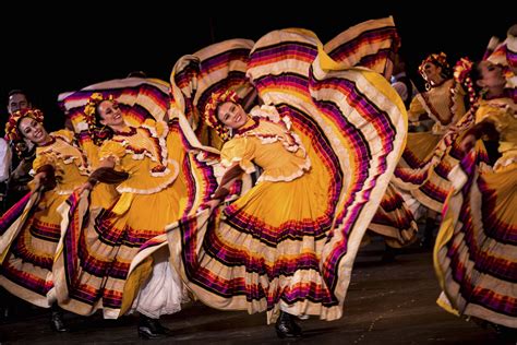 Auf was wir uns freuen und wie wir mit vollgas ins neue jahr starten erzählen uns unsere kolleginnen und kollegen im direkten austausch. Ballet Folclórico de la UdeG triunfa en Bellas Artes ...