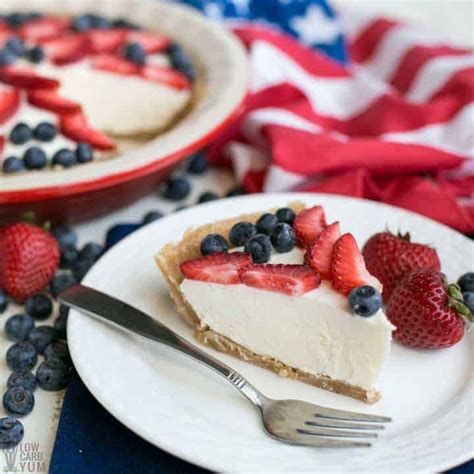 The best low carb and keto cheesecake recipe that is so easy to make! Quick Keto Cheesecake No Bake Recipe | Low Carb Yum