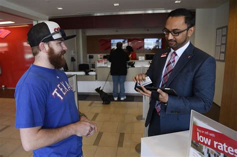 Bank of America pay raise: bank tellers will make at least $20 an hour